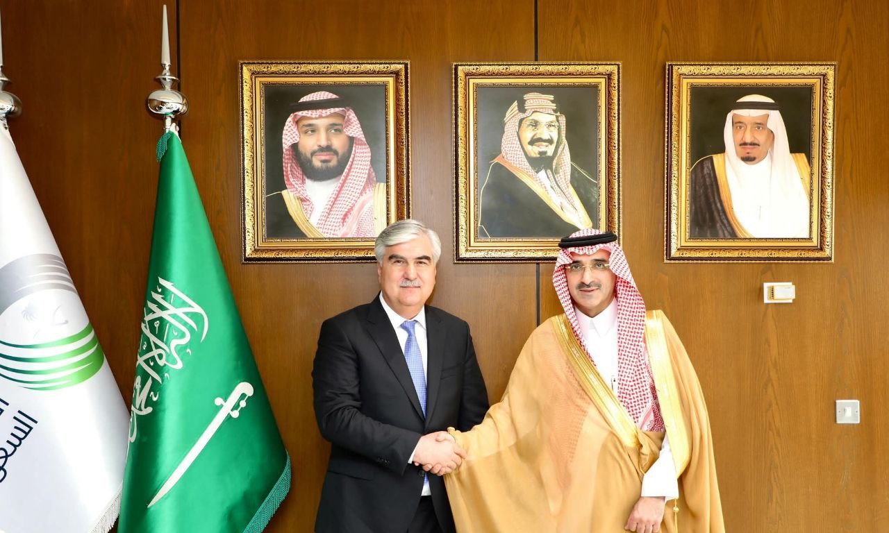 استثمر الصندوق السعودي للتنمية 294 مليون دولار في طاجيكستان، وهناك أربعة مشاريع قيد التنفيذ بقيمة 210 ملايين دولار.