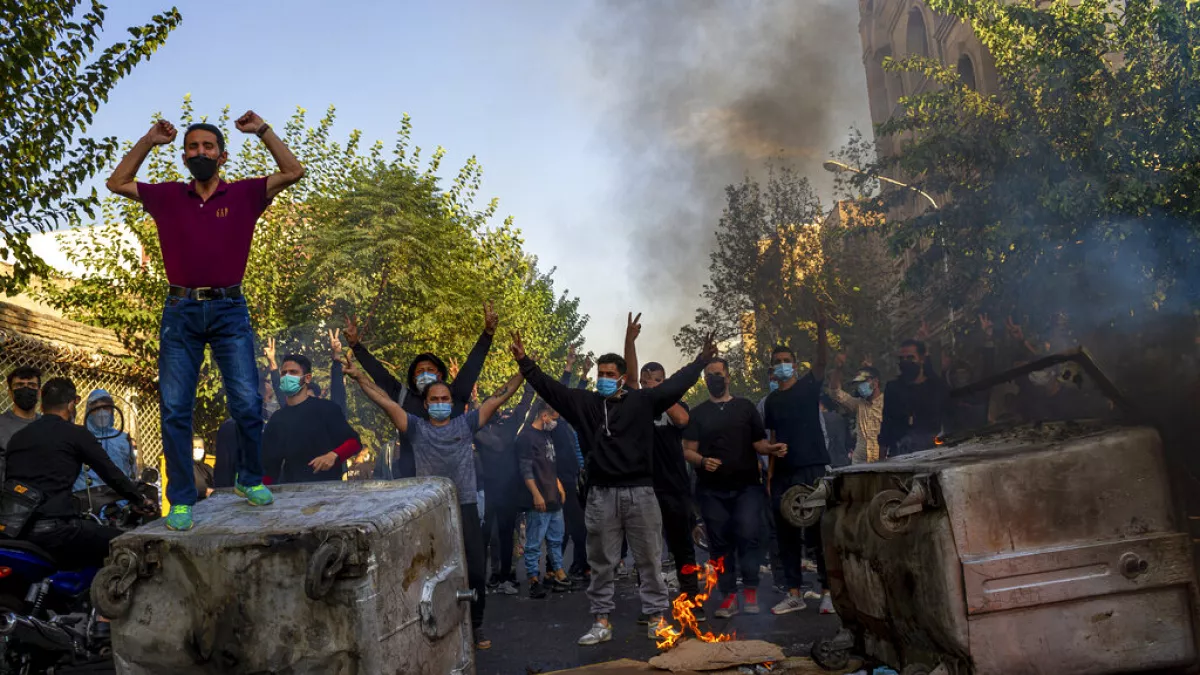 تشير التقارير الإعلامية إلى وقوع 35 حالة وفاة وأكثر من 1200 حالة اعتقال خلال الاحتجاجات في إيران.