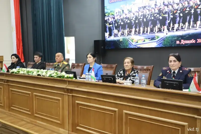 عُقد اجتماع للموظفات في وزارة الداخلية في طاجيكستان لمناقشة خطاب الرئيس.
