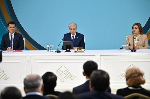 في كازاخستان، تم اقتراح تسمية البرلمان باسم "كورولتاي" وإعادة منصب نائب الرئيس