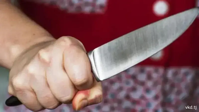 قام أحد سكان منطقة عيني بدفع زوجته لمحاولة الانتحار. وقد تم فتح قضية جنائية.