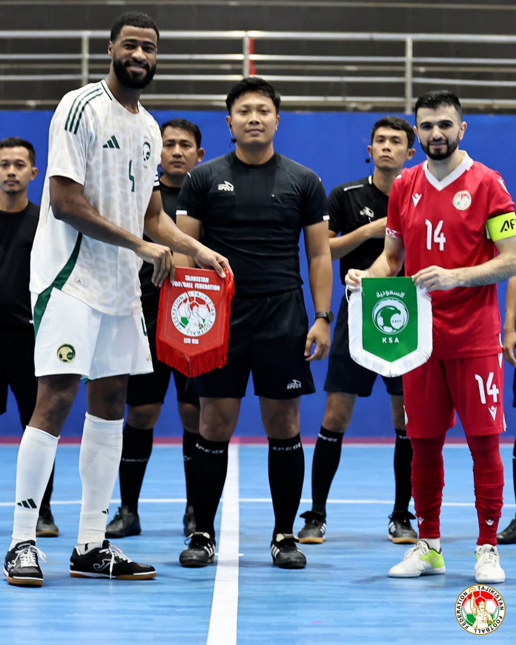 تعادل منتخب طاجيكستان لكرة الصالات مع منتخب السعودية في جاكرتا.