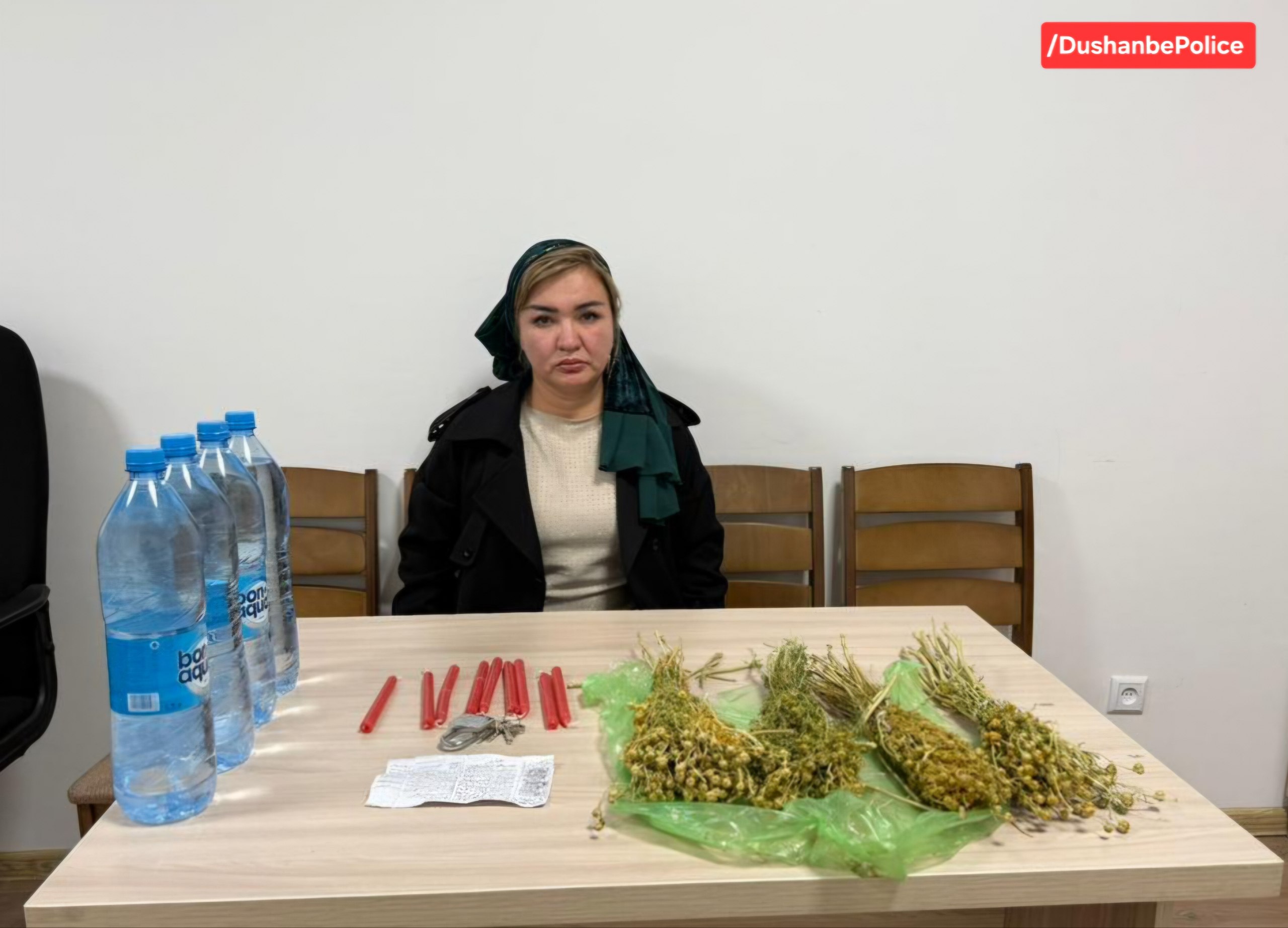 ألقت الشرطة القبض على امرأة في دوشانبي بتهمة ممارسة التنجيم والسحر.