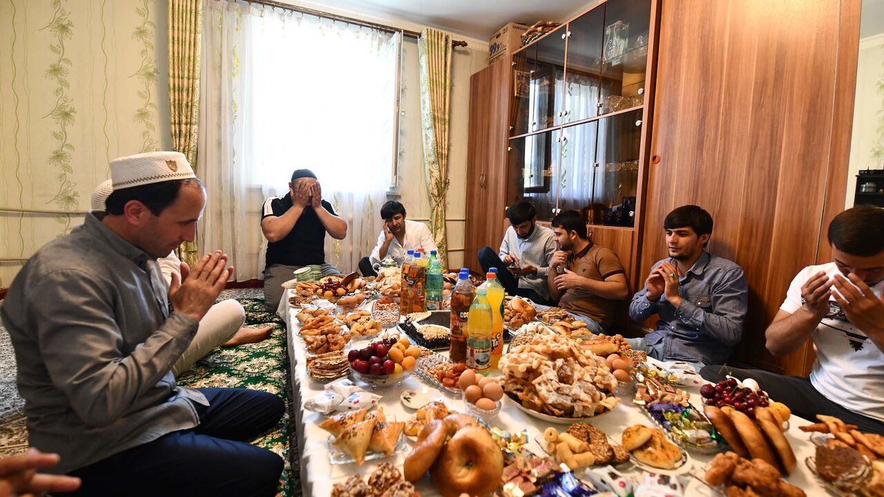 طاجيكستان تنفي شائعات حظر الإفطار