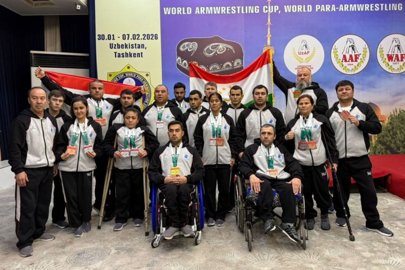 فاز المنتخب الوطني الطاجيكي بـ 22 ميدالية في بطولة العالم لمصارعة الذراعين في طشقند.