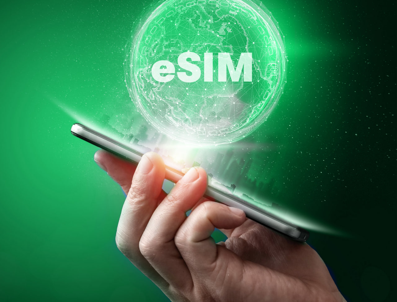 شريحة SIM أم شريحة eSIM: لماذا يختار المشتركون البطاقات الإلكترونية؟