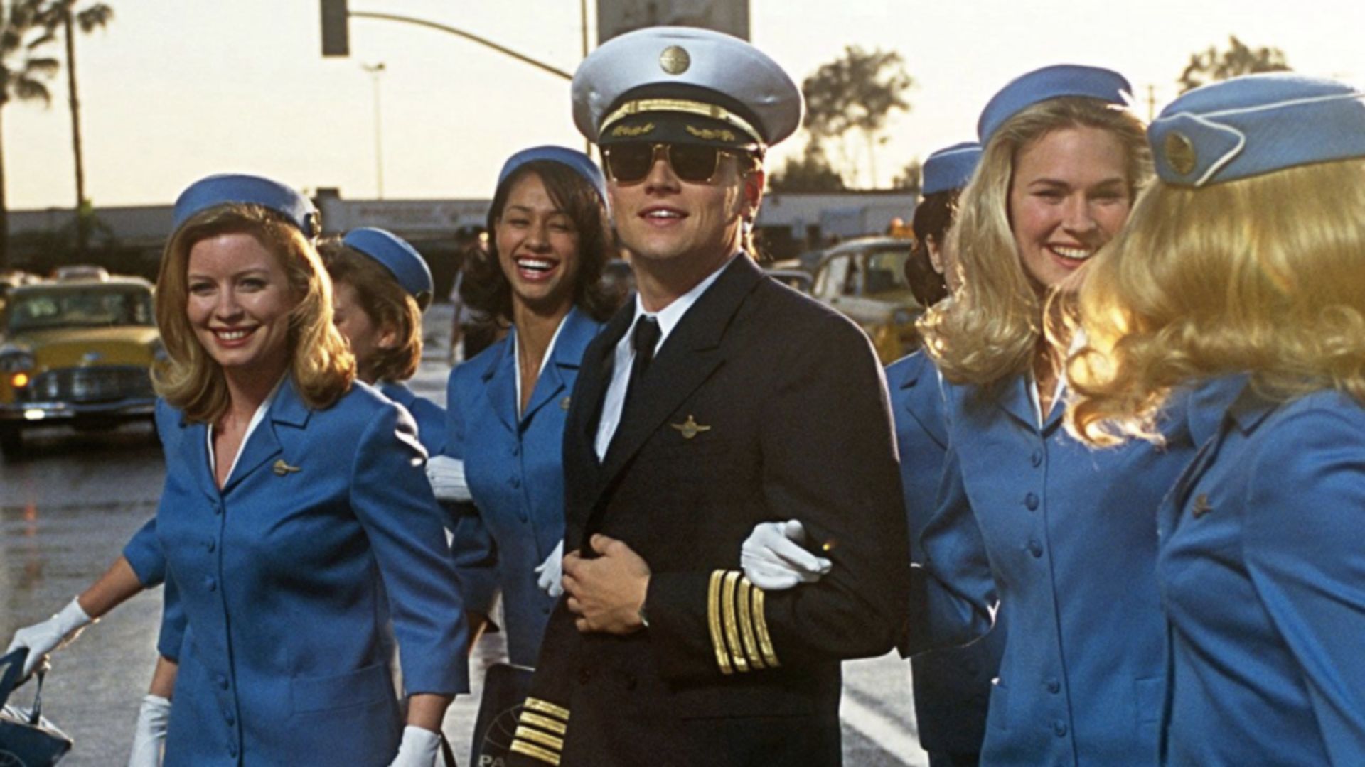 سافر أحد الركاب مجاناً لسنوات من خلال تقليد حيلة من فيلم "Catch Me If You Can".