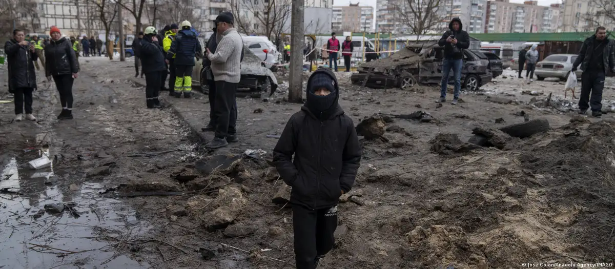 قُتل شابان يبلغان من العمر 18 عامًا وأصيب 11 شخصًا على الأقل في غارات جوية روسية في زابوروجيا.