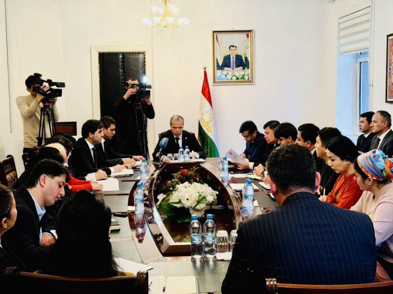 تتوفر الآن دورات تدريبية قصيرة الأجل تصل مدتها إلى 10 أشهر في المعهد الوطني للموسيقى في طاجيكستان.