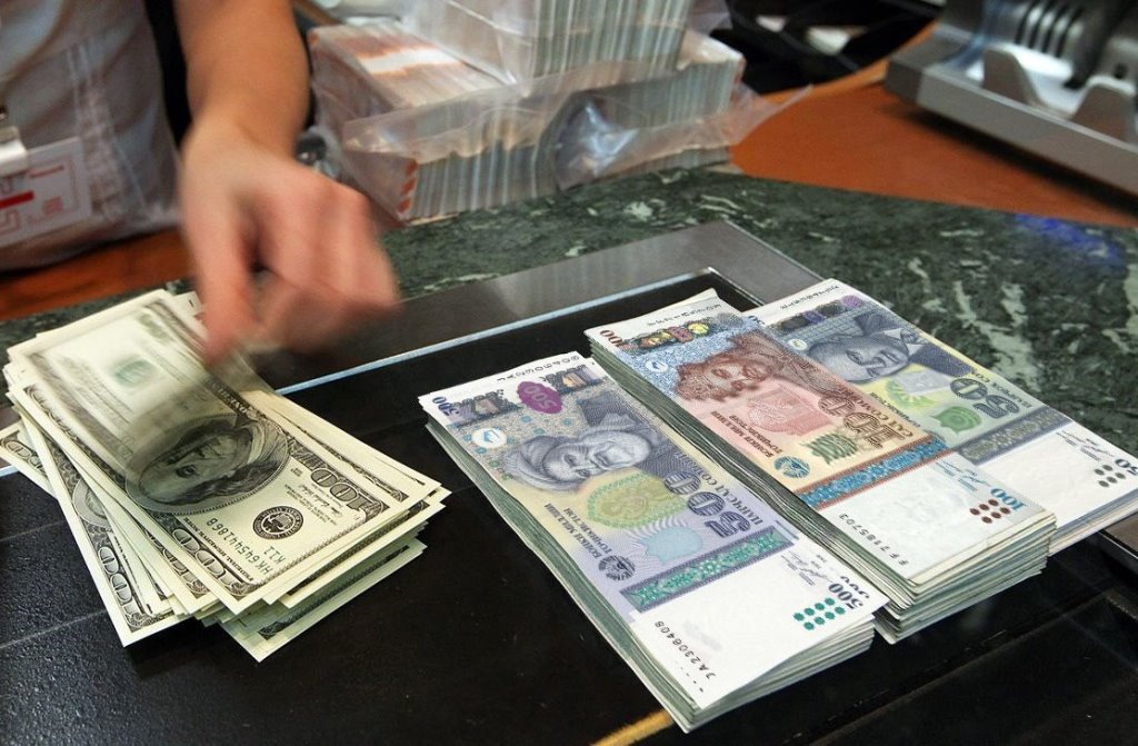 وقد ارتفعت قيمة السوموني مقابل الدولار الأمريكي بنسبة 15.4% في عام 2025.