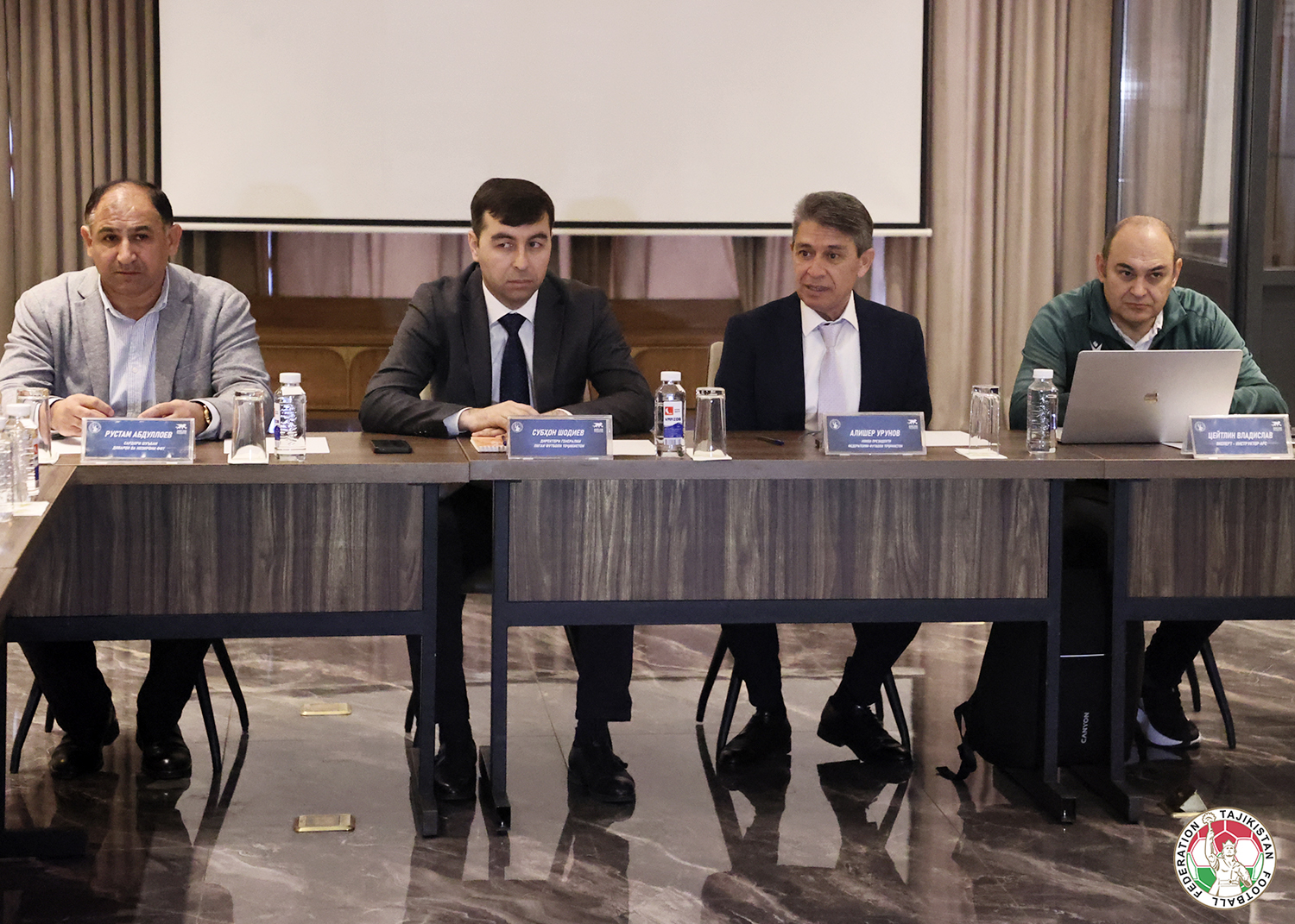 تم تقديم توضيحات لأندية كرة القدم في طاجيكستان بشأن قواعد التحكيم الجديدة لموسم 2026.