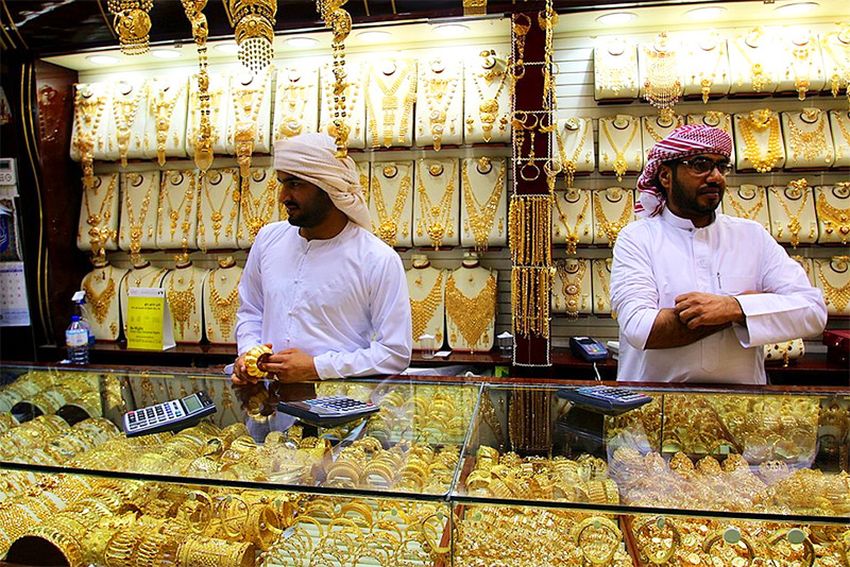 بدأت دبي ببيع الذهب بأسعار مخفضة بسبب العملية ضد إيران.