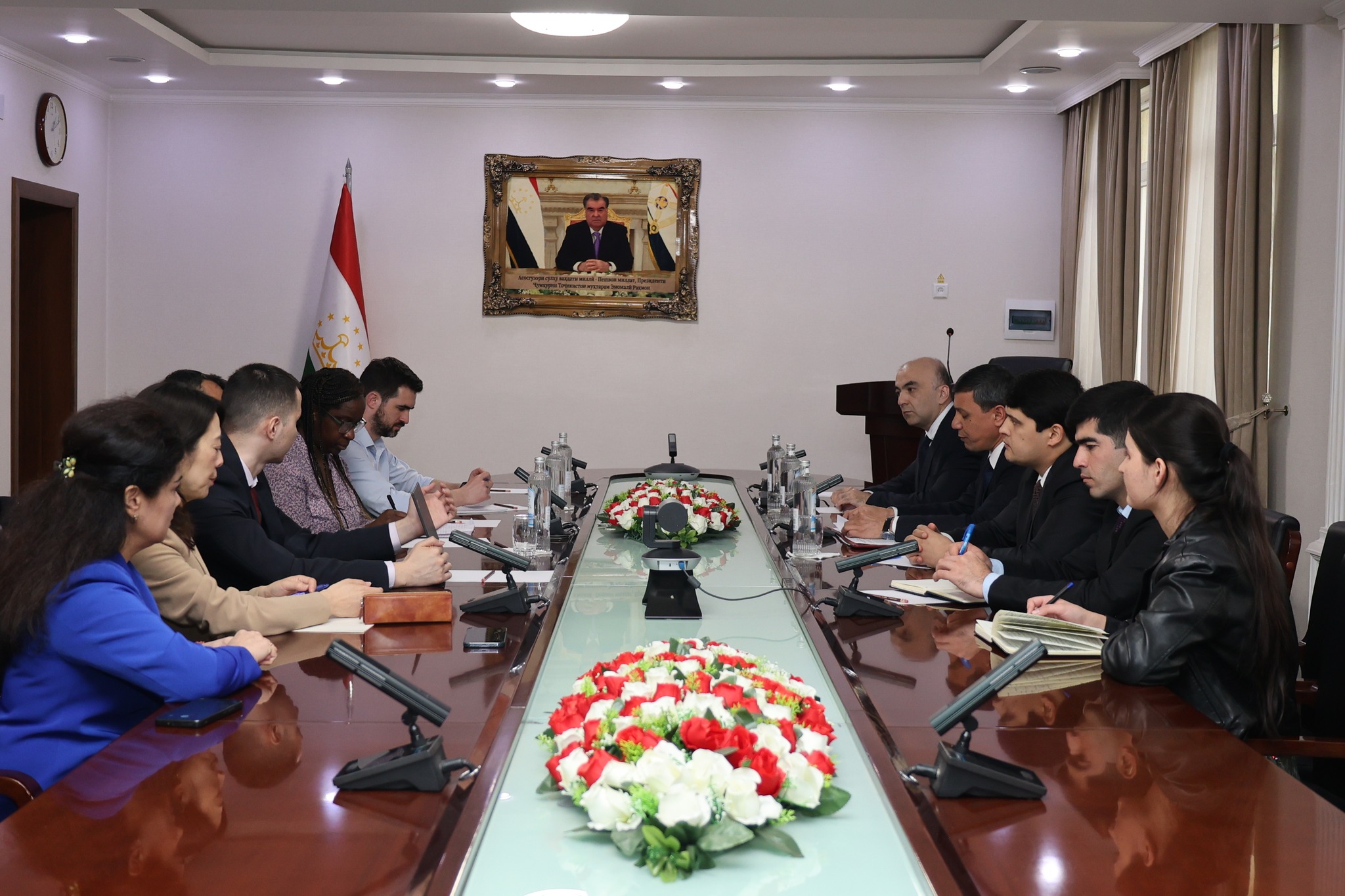 ناقشت طاجيكستان والمملكة المتحدة مشروعاً إقليمياً لتطوير التعليم.