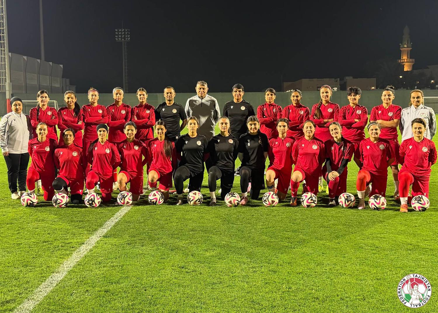 تعادل المنتخب الوطني الطاجيكي للسيدات مع المنتخب الوطني الإماراتي في مباراة ودية.