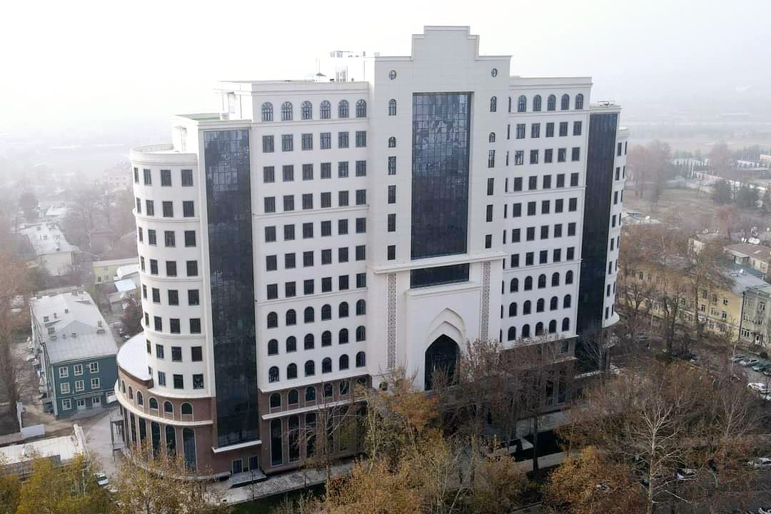 نفت وزارة الصحة الشائعات التي تتحدث عن دخول طلاب المدارس إلى المستشفى بعد تناولهم دواء ألبيندازول.