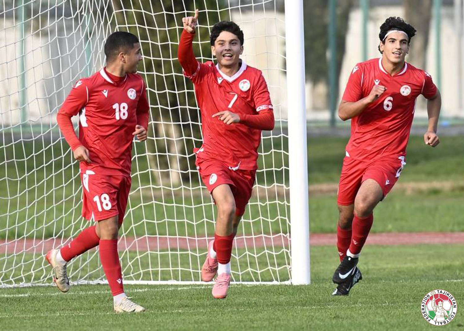 استهل منتخب طاجيكستان تحت 16 عامًا بطولة CAFA بفوز كبير.
