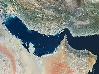 إيران تفتح مضيق هرمز لوقف إطلاق النار