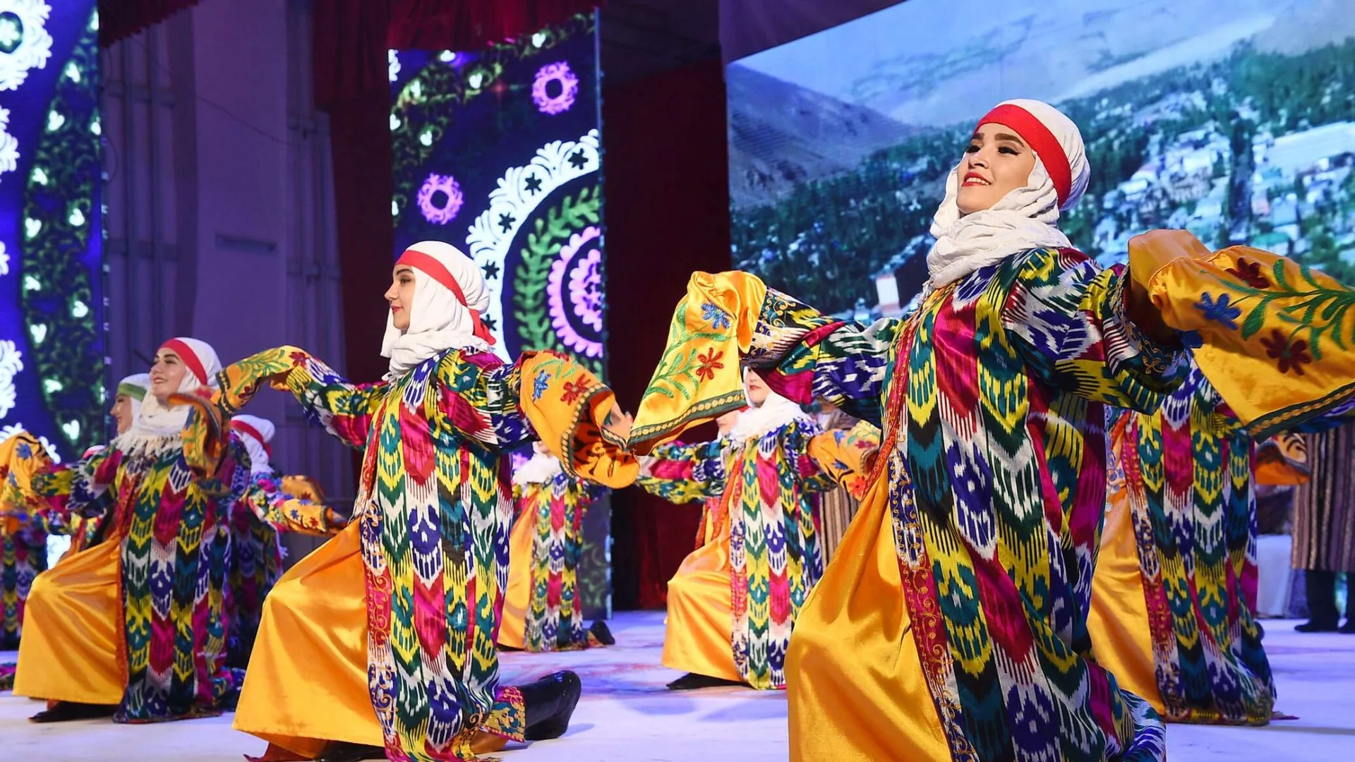 طاجيكستان تستضيف مهرجان الرقص الدولي