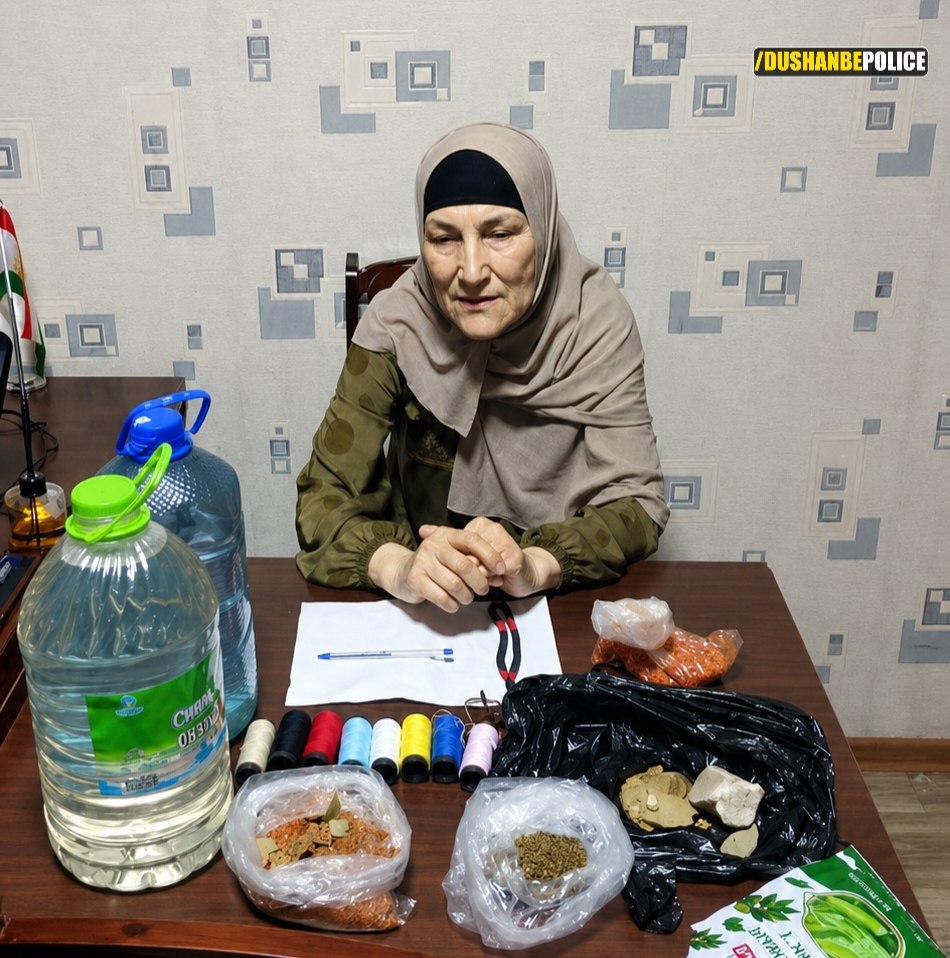 تم تغريم امرأة في دوشانبي بتهمة التنجيم وممارسة السحر.