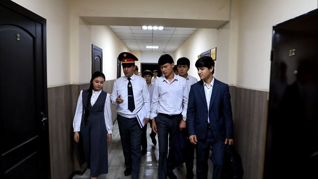 تم تنظيم جولة تعريفية لقسم الشرطة لتلاميذ المدارس في بوختار.
