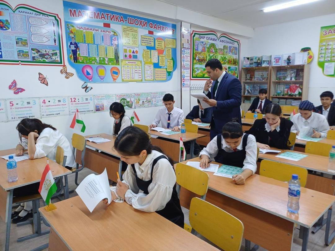 في منطقة سينو، خضع أكثر من 9000 طالب وطالبة للامتحان التجريبي.