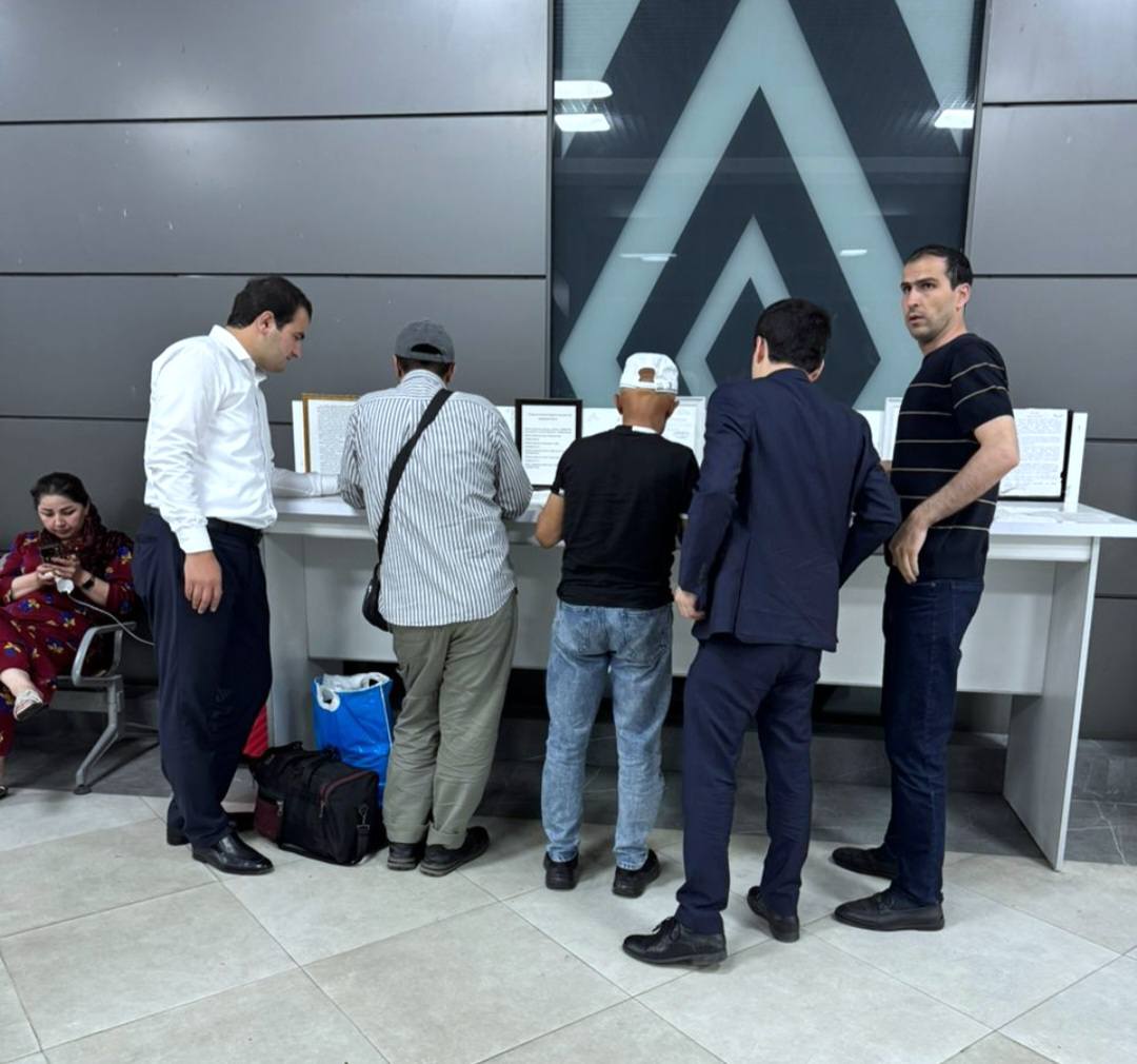 كثفت دائرة الهجرة جهودها للتواصل مع المواطنين في مطار دوشانبي.