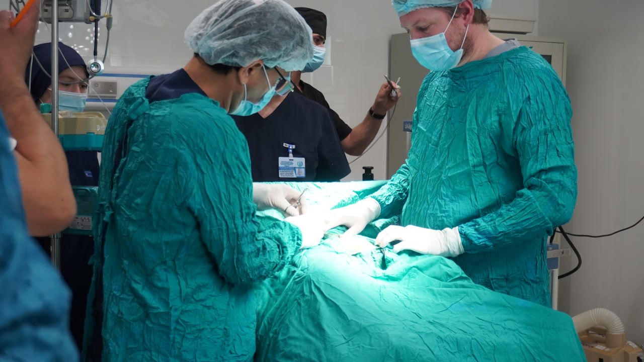 أُجريت عملية جراحية نادرة للأطفال لأول مرة في طاجيكستان.