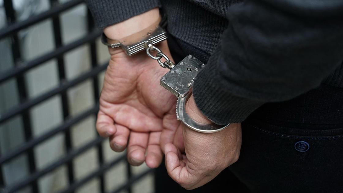 ألقت الشرطة القبض على مشتبه بهم في قضيتي قتل في ديفاشتيش وفاهدات.