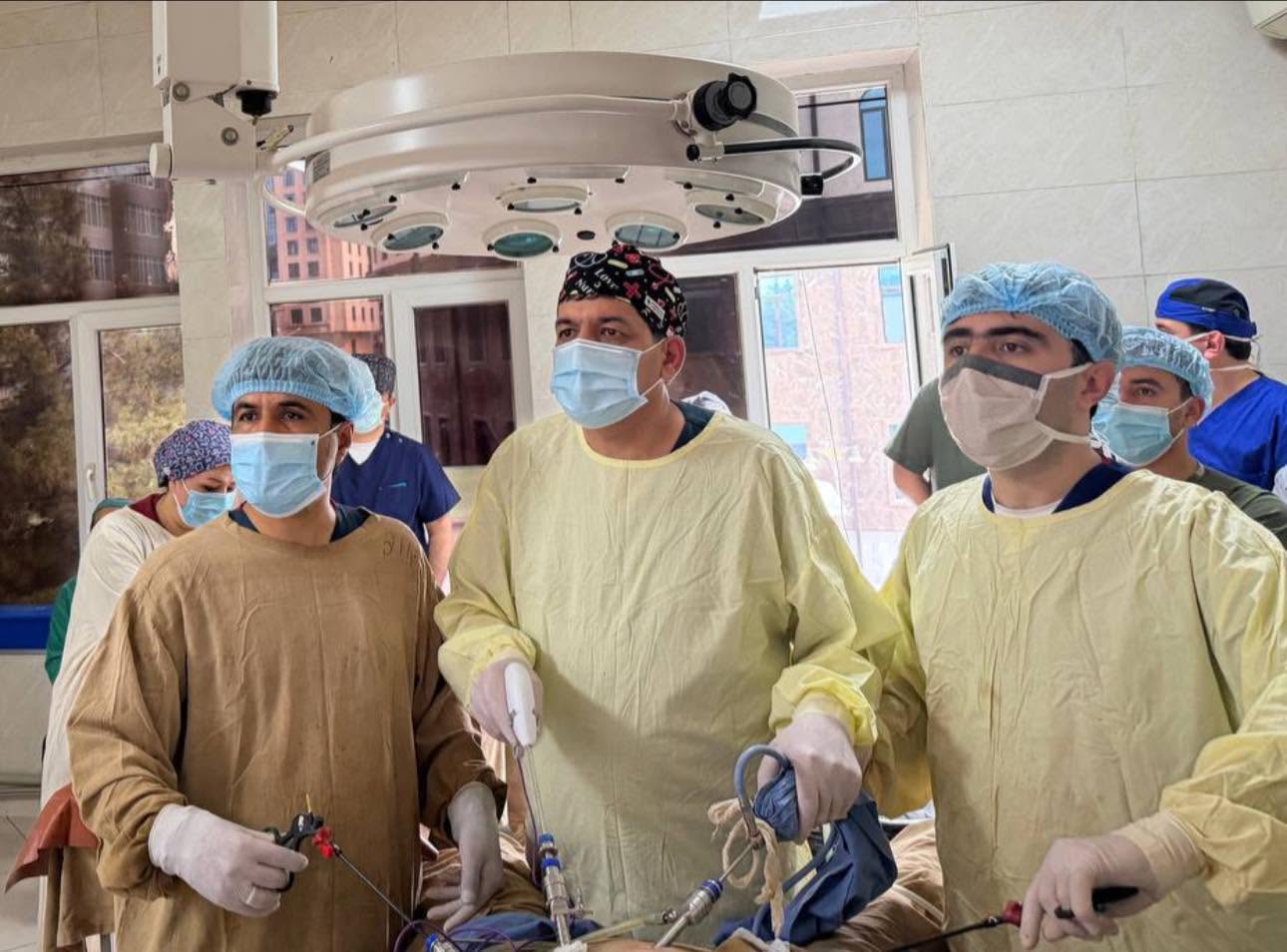 أُجريت عملية استئصال معقدة للمعدة بالمنظار لأول مرة في طاجيكستان.