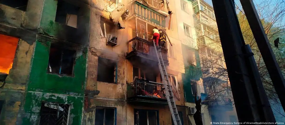 12 جريحاً: تضرر مبنى شاهق في بافلوغراد نتيجة لهجوم بطائرة مسيرة.