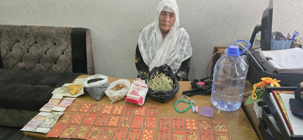 تم احتجاز عرافة تقدم خدماتها عبر تطبيق واتساب في منطقة ختلون.