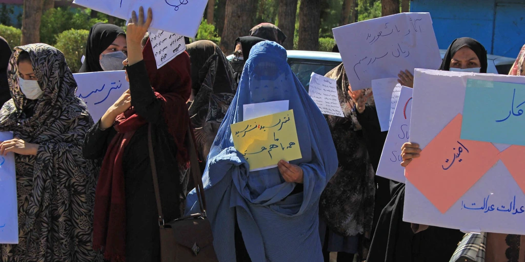انتهت الاحتجاجات ضد احتجاز النساء في أفغانستان بإطلاق نار وإصابات.