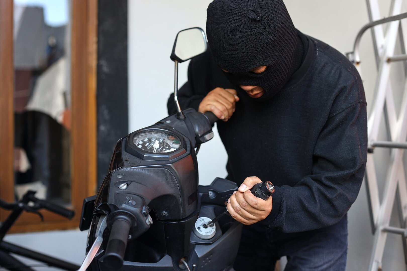 ألقت الشرطة الطاجيكية القبض على مشتبه بهم في سلسلة من السرقات في عدة مناطق ومدينة دوشانبي.
