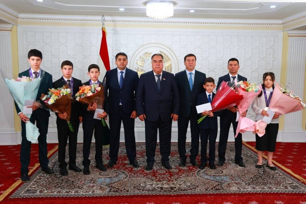 تم تكريم الفائزين ببطولة آسيا للملاكمة في سغد.