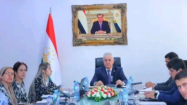 تمت مناقشة استخدام الذكاء الاصطناعي والبيانات الضخمة في العلوم في دوشانبي.