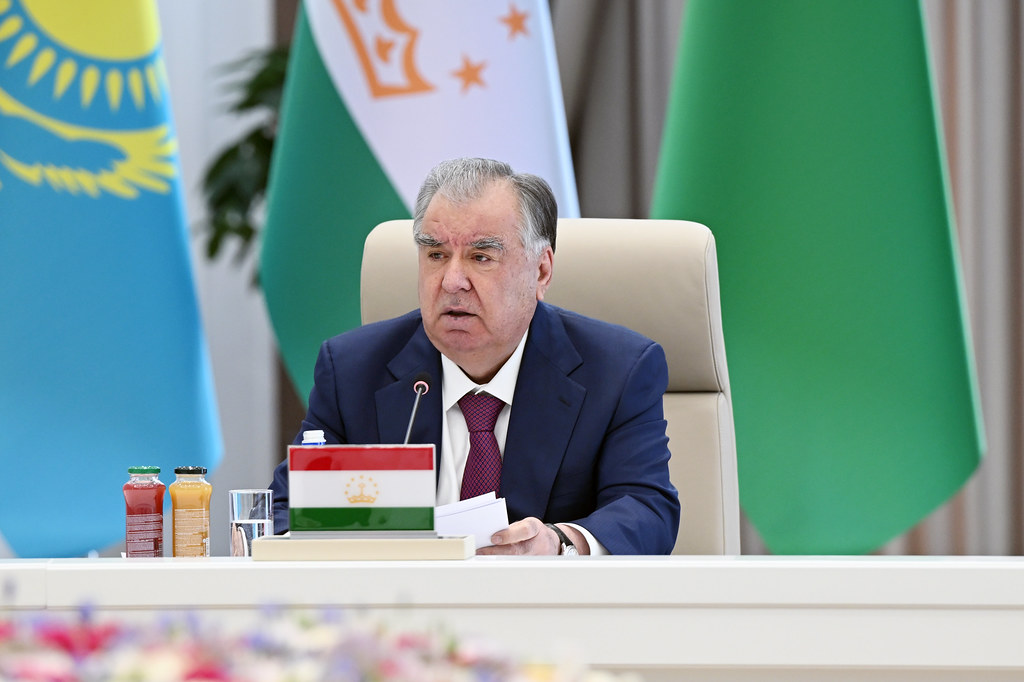 دعا إمام علي رحمون دول المنطقة إلى تعزيز التنفيذ العملي للقرارات المشتركة