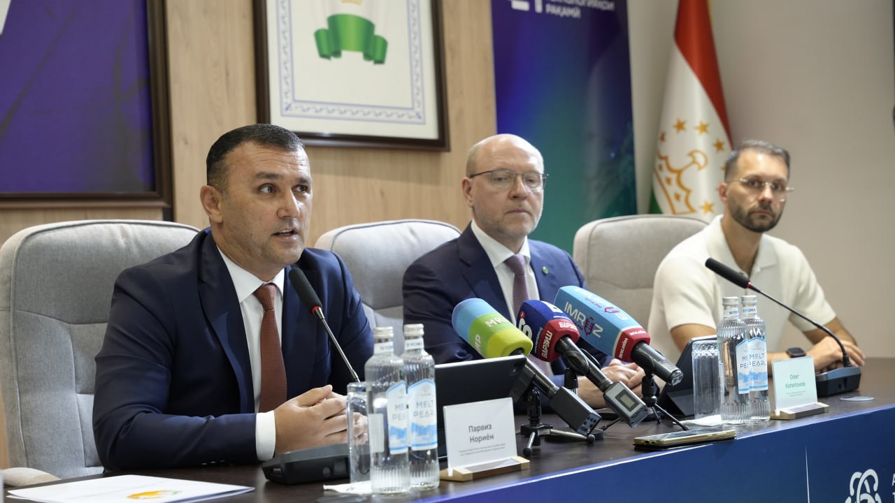 بدأت مدينة دوشانبه في قبول طلبات الالتحاق بمدرسة التدريب على تكنولوجيا المعلومات "المدرسة 21".