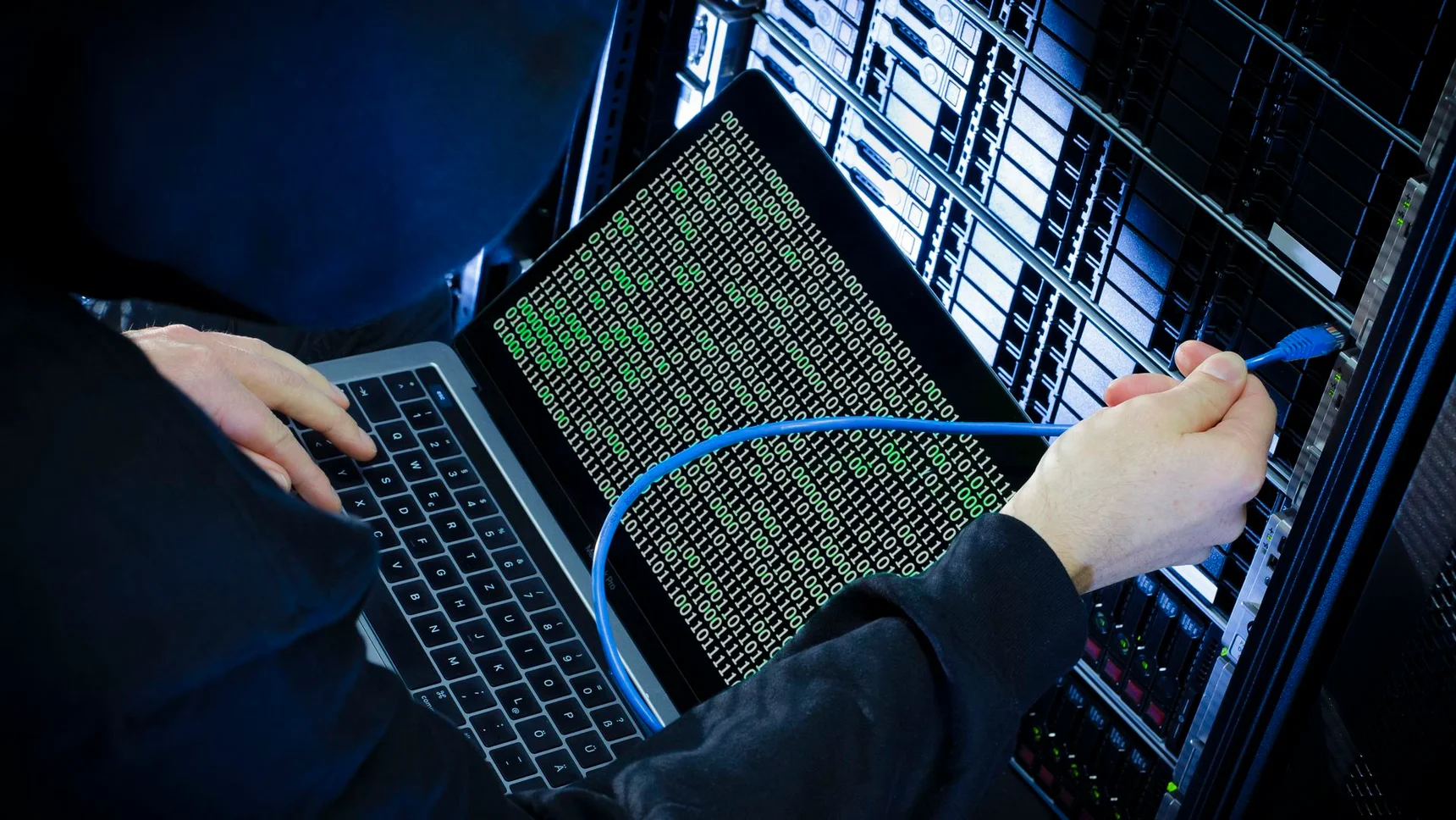 تم احتجاز محاسب في منطقة جومي على خلفية قضية تزوير بيانات والتسبب في أضرار مادية للشركات.
