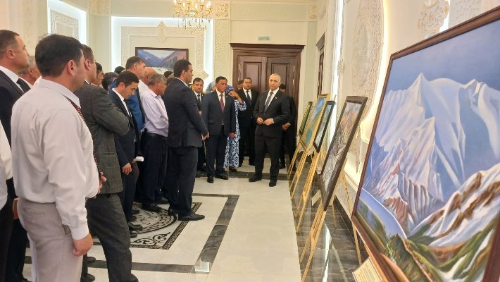 أقام المتحف الوطني معرضاً عن المياه والأنهار الجليدية في توجيكوبود.