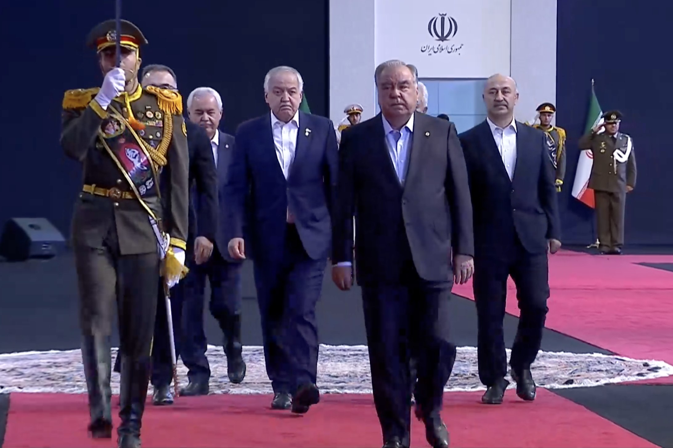 إمام علي رحمون يودع علي خامنئي في طهران
