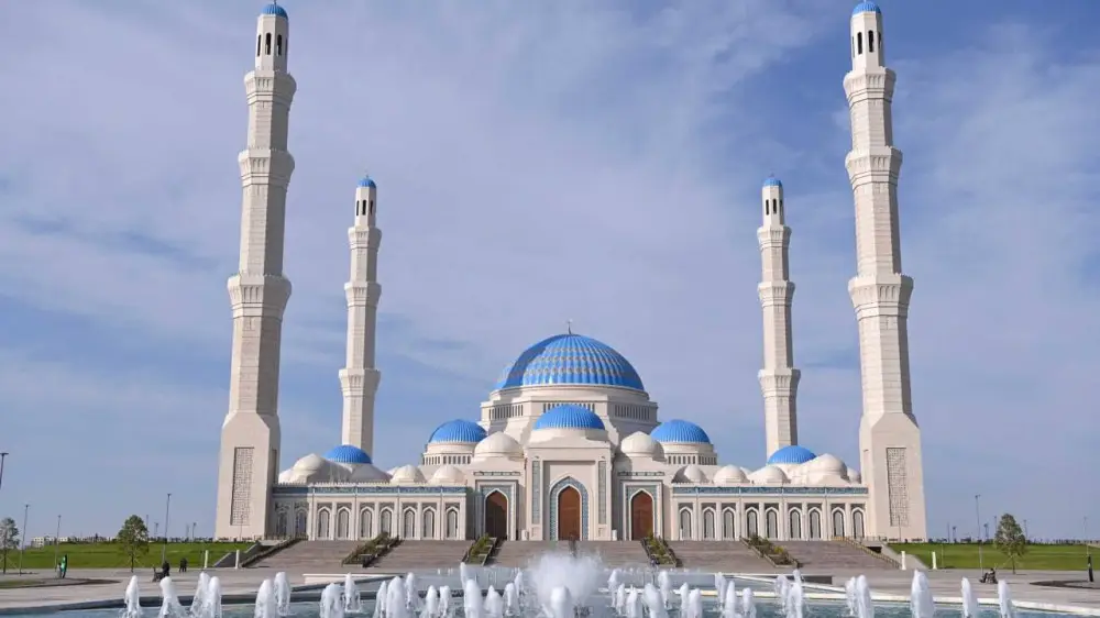 تم تسمية المسجد الرئيسي في كازاخستان باسم "نور سلطان" بمناسبة عيد ميلاد نزارباييف.